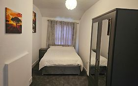 Liverpool Haven, Stylish And Spacious 3-Bedroom Apartment With City Access